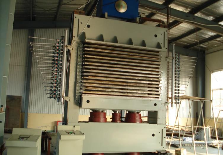 Working principle of plywood hot press machine